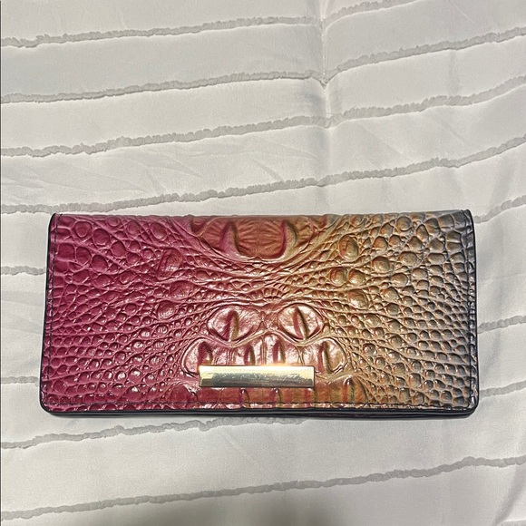 Elegant Multicolor Crocodile-Embossed Tote Bag - Picture 6 of 10